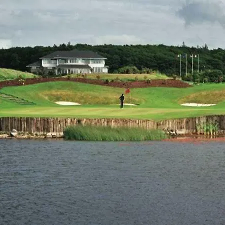 Fairways Lodge *